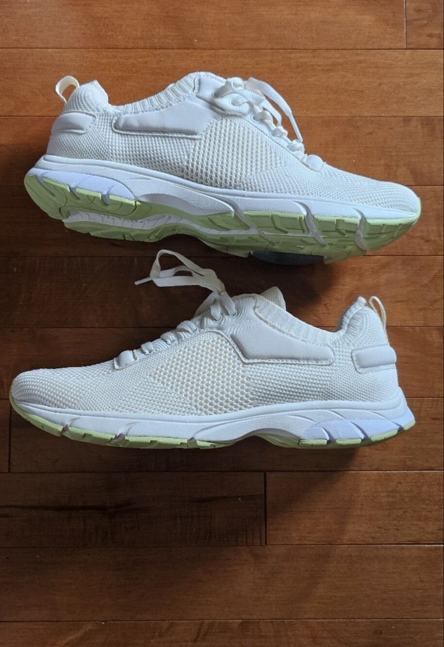 Women's Vionic Endure sneakers Woman Size 10 Pre-loved in Excellent condition